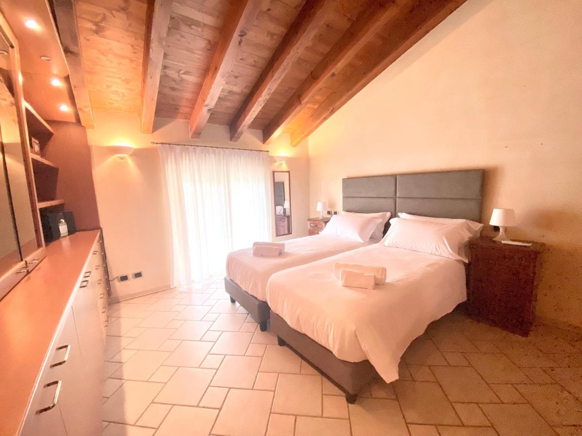 Residence Corte Ferrari -Ciao Vacanze- Moniga del Garda Dış mekan fotoğraf